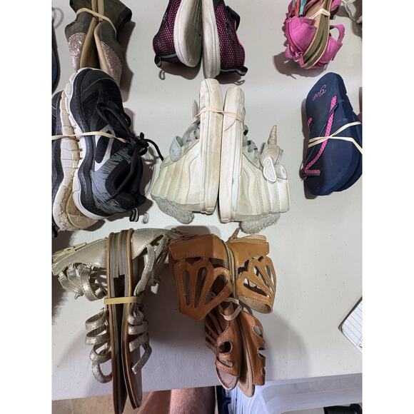 Lot of 7 Pairs of Shoes-Sized 9/10-Mixed Brands-Tennis, Boots,Sandals, Slides - Picture 6 of 16